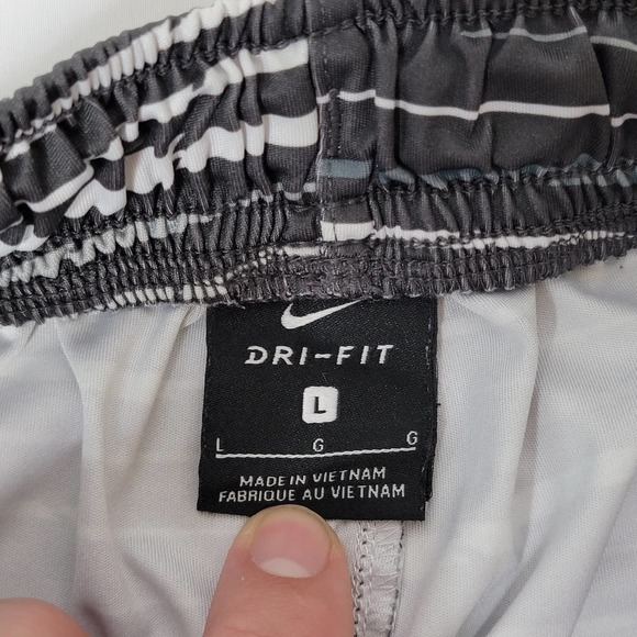 Boy's Nike Dri-Fit Active Shorts Gray White Tiger Print Size Large Mesh Sides - Picture 4 of 9